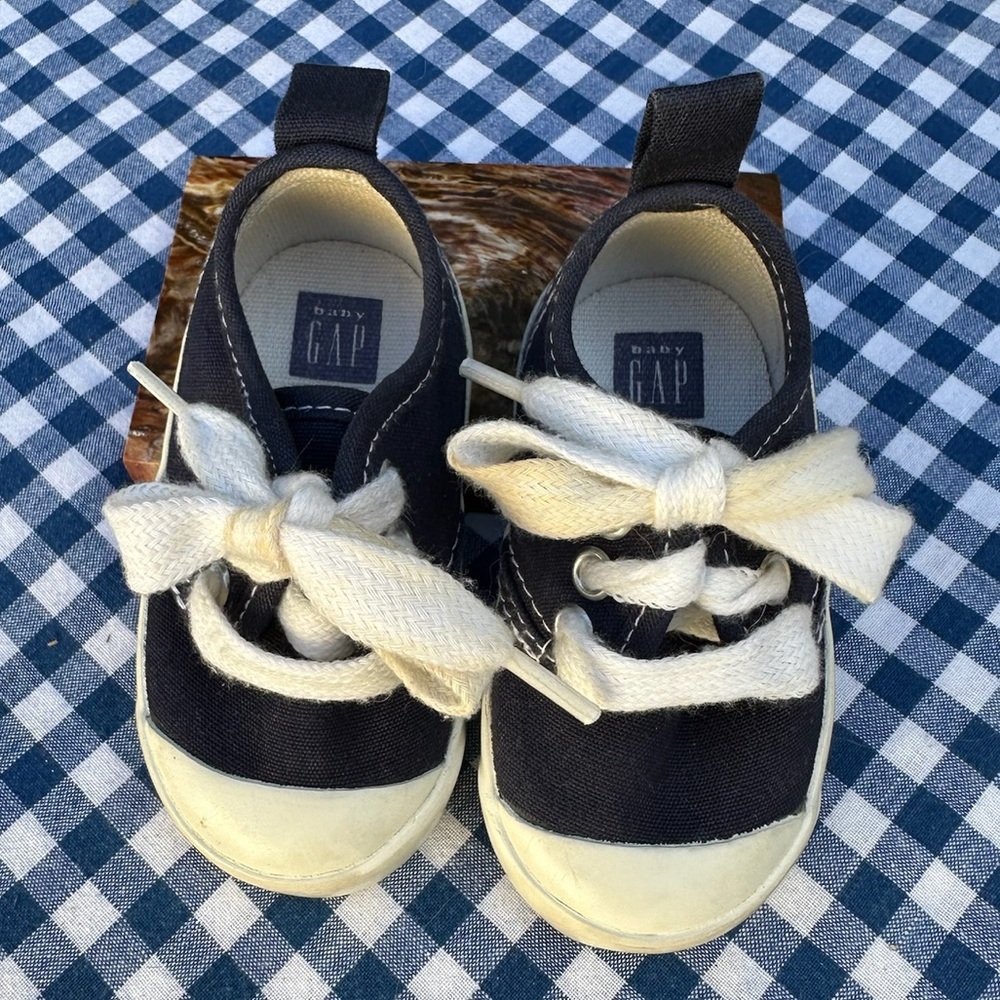 Baby Gap Toddler Low Top Sneakers - size 3